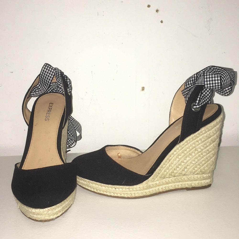 High heel wedges with lace up to the knee